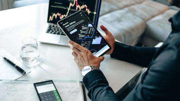 Top conseils pour entretenir vos cartes électroniques et économiser